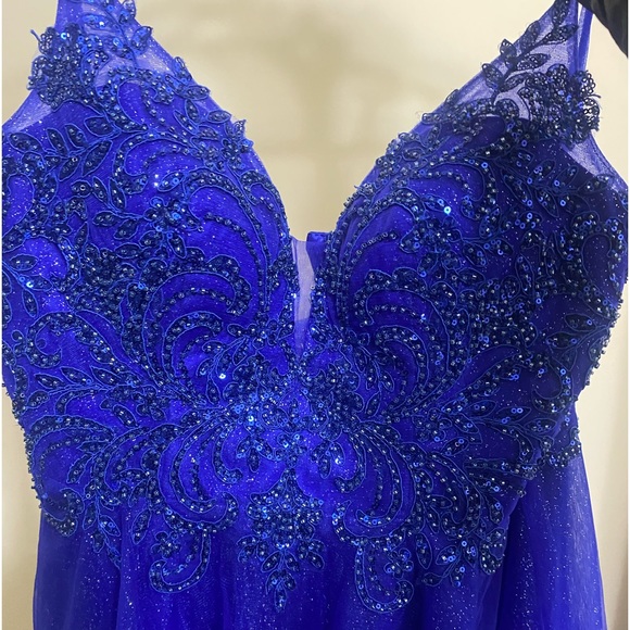 Royal Blue Homecoming Dress Size 6 Would like to sell by June 10th - Picture 3 of 3